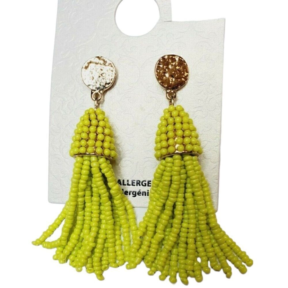 🌼🌼Lime green beaded dangle earrings NWOT🌼🌼